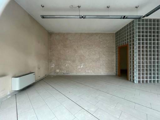 Locale Commerciale Crespiatica