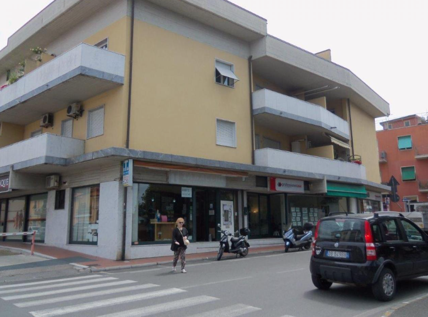 Commerciale - Carrara (MS)
