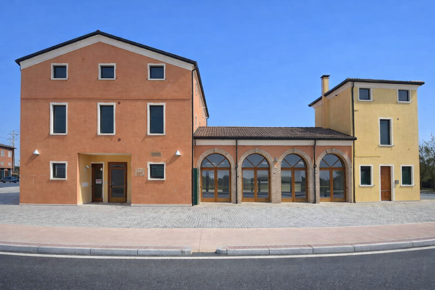 Locale Commerciale Due Carrare