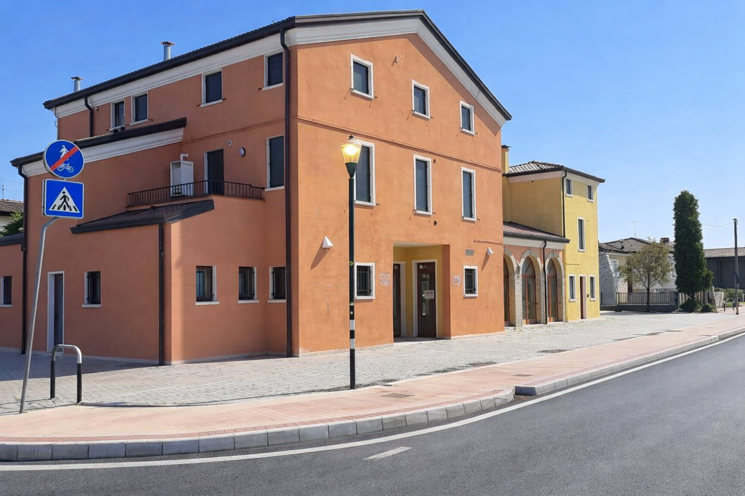 Locale Commerciale Due Carrare