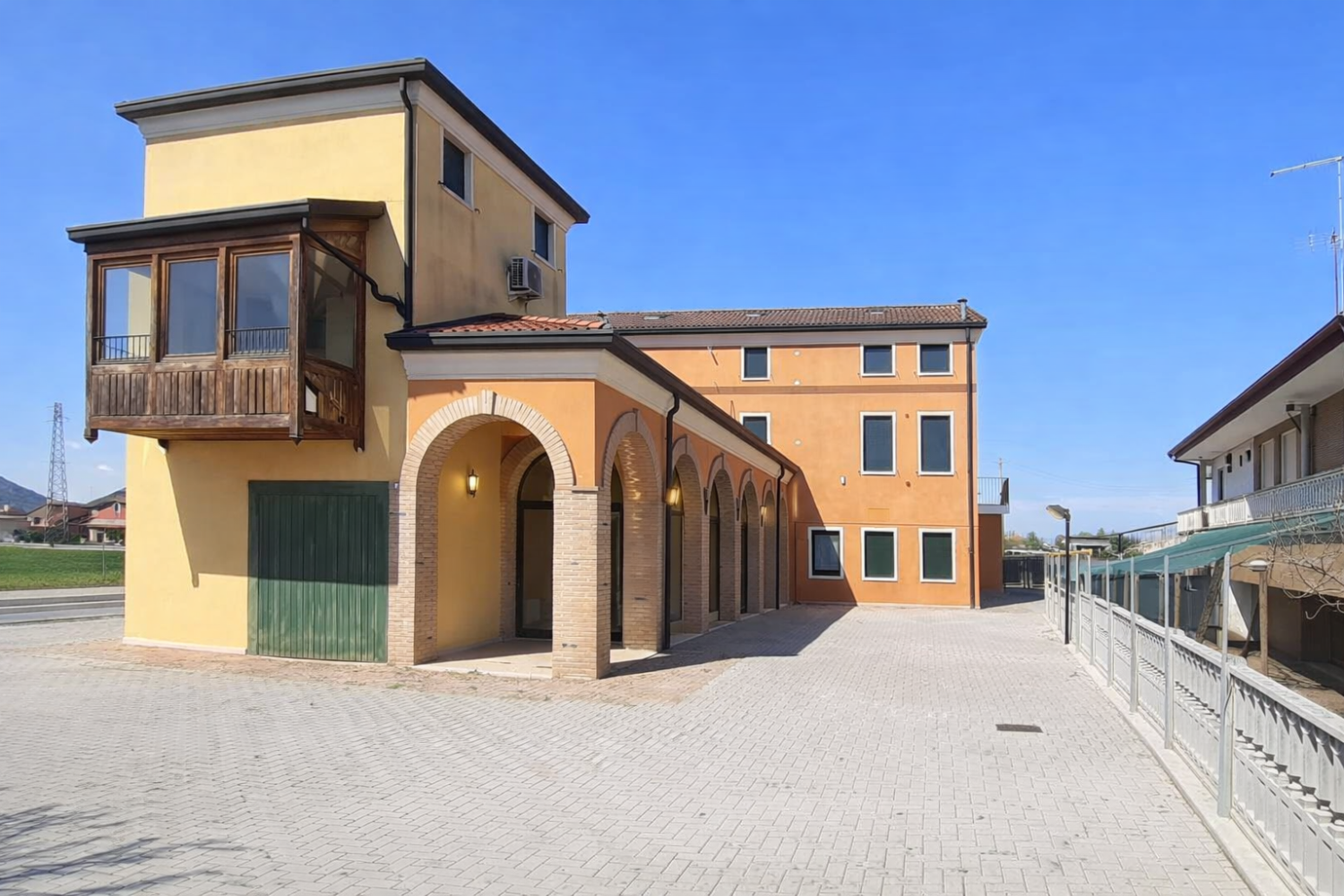 Locale Commerciale Due Carrare