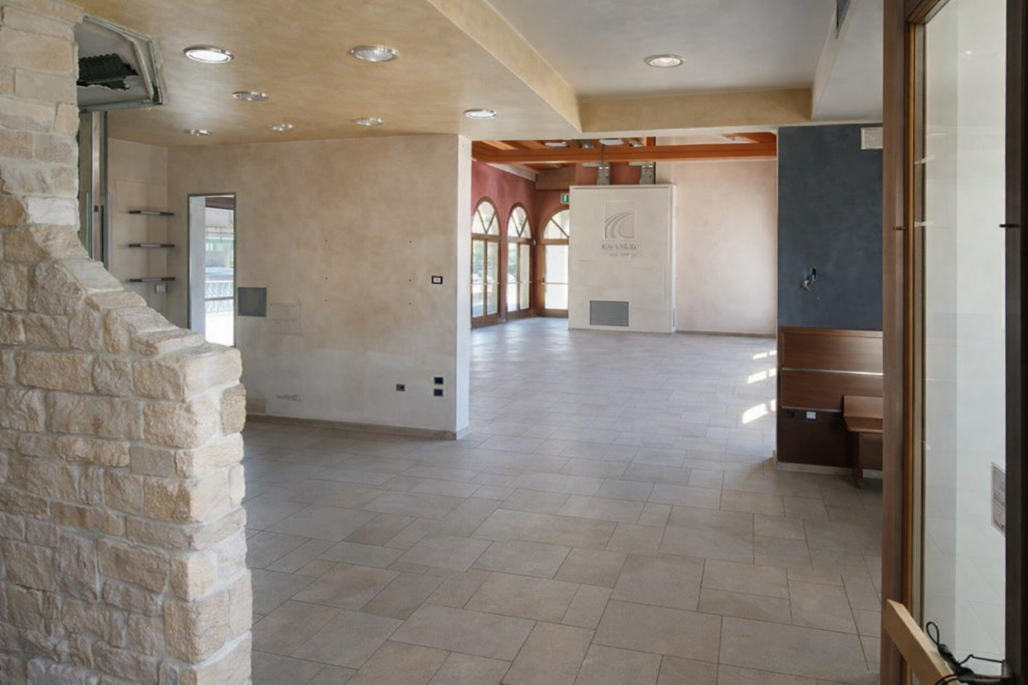 Locale Commerciale Due Carrare