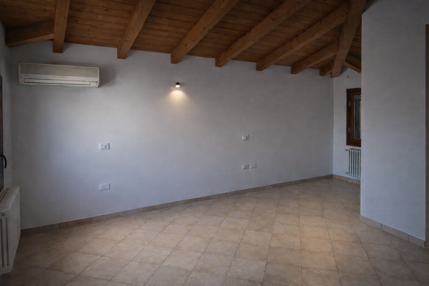 Locale Commerciale Due Carrare